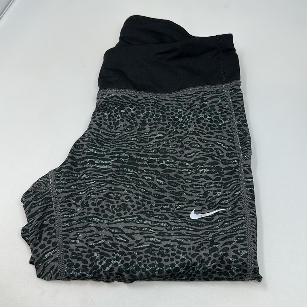 Nike Running womens medium black gray leopard print capri leggings dri-fit
